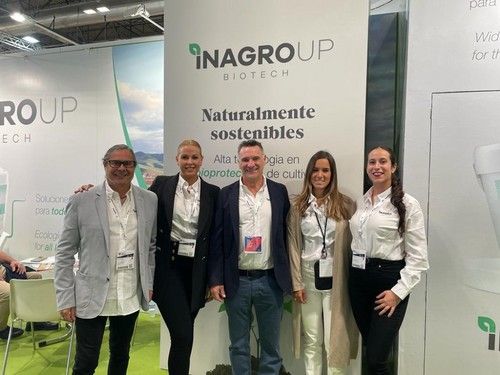 Equipo de Inagroup en su stand