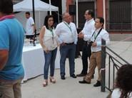 Los integrantes de la organización esperando la llegada de los invitados.