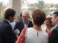 Consejero de Economía, saludando al alcalde, Francisco Góngora, a su llegada