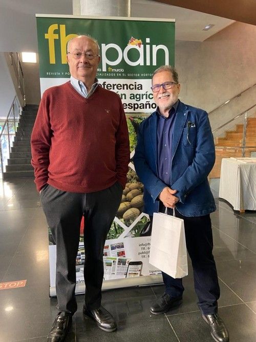 Juan Antonio Díaz Planelles, fundador de Agroiris, junto a Pepe Bono