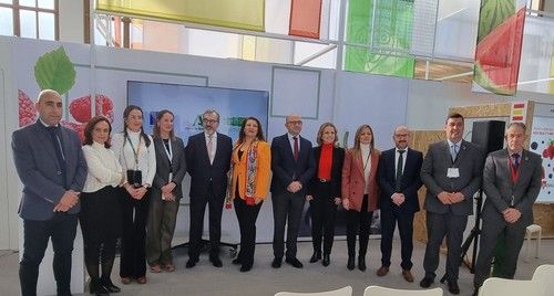 Autoridades almerienses, de la Junta andaluza y Extenda, con el embajador de España en Alemania.