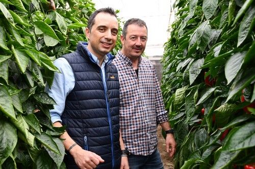 Iván Sierra, de BASF, atendiendo.