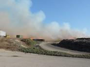 Los bomberos llegaron de inmediato, pero el viento hacía imposible una mayor eficacia.