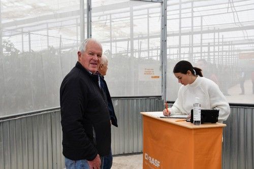 Incripciones antes de participar en la jornada de campo.