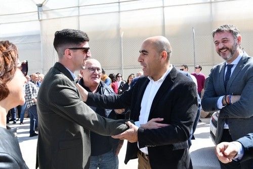 Saludos entre el concejal ejidense y el delegado de Agricultura de la Junta.