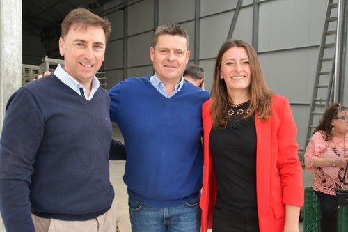 Representantes de Sotrafa y Solplast acudieron a la inauguración.