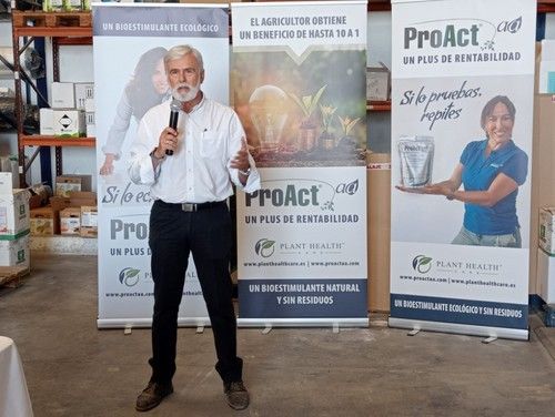 Presentó el acto José Marín, director técnico de Suministros Agrícolas Ejiberj