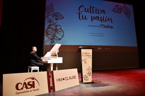 Sonó música en directo.