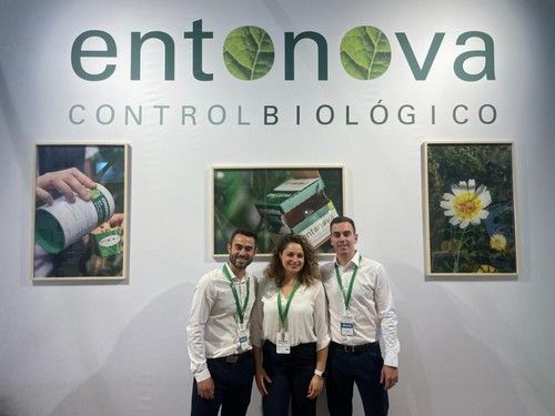 Javier González Matute, Marina López Fernández y
Manuel Rodríguez Torres, de Entonova