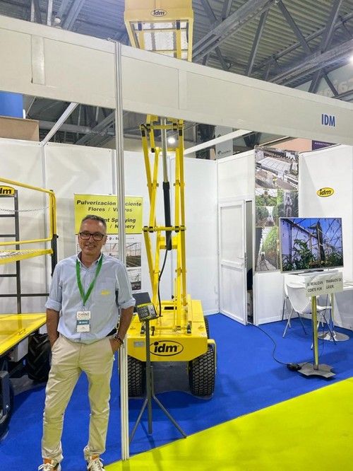 Ángel Barranco en el stand de IDM