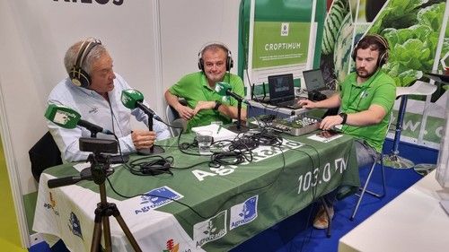 Agroradio emite en director desde la feria.