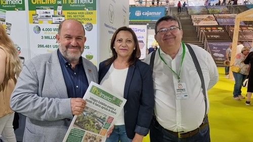 Francisco Lirola, alcalde de Dalías; María Gádor Fernández Rodríguez, concejala daliense; y José Antonio Gutiérrez, director de FHALMERÍA.