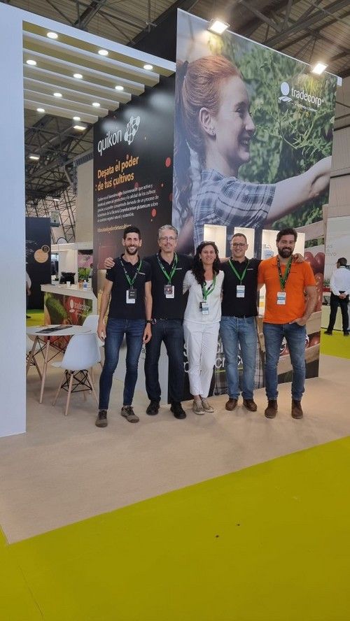 Los profesionales de Tradecorp atienden a todos los interesados por sus productos.