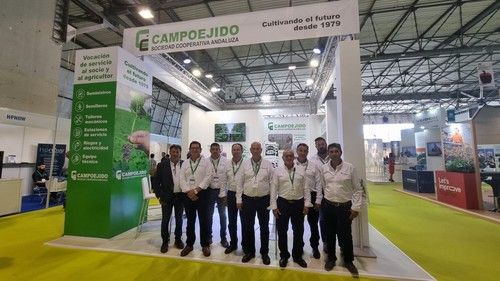 Equipo de Campoejido, que cuenta con un expositor en la planta 2.