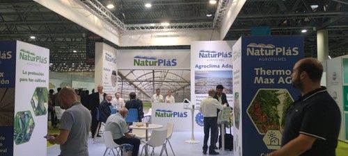 Stand de Naturplás, en la planta baja.