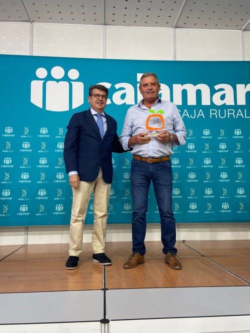José Luque (dcha) premio al Agricultor.