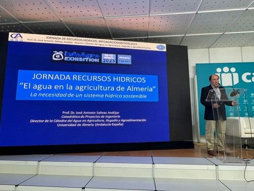 José Antonio Salinas Andújar, director de la Cátedra del Agua de la Uniersidad de Almería, ofreció una ponencia sobre los recursos hídricos.