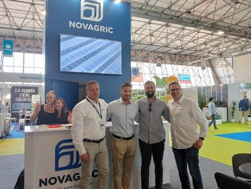 Representantes de Novagric en su stand de Infoagro.