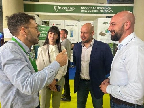 Los candidatos de VOX del poniente junto a Juan Francisco Rojas, candidato de la capital, pasaron su primer día de campaña visitando la feria de Infoagro