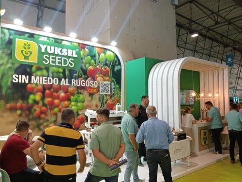 Stand de Yuksel Seeds.