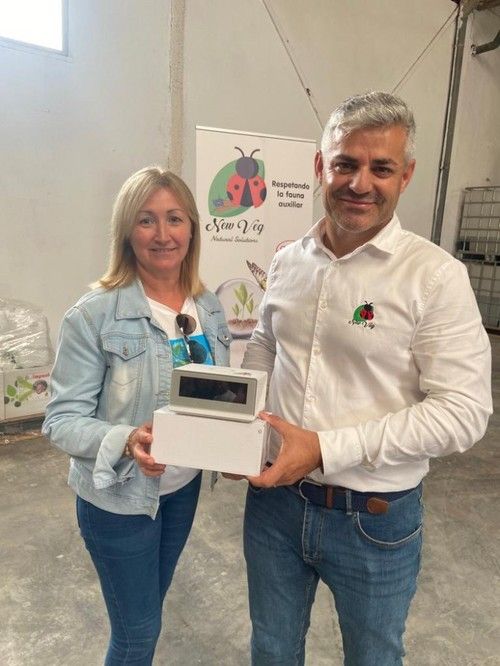 Cándida Pérez ganó una radio digital