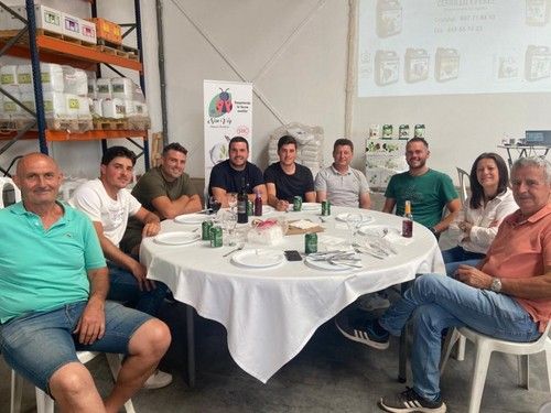 Agricultores y amigos asistieron a la charla