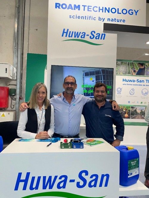 El equipo de Roam Technologies en su stand.