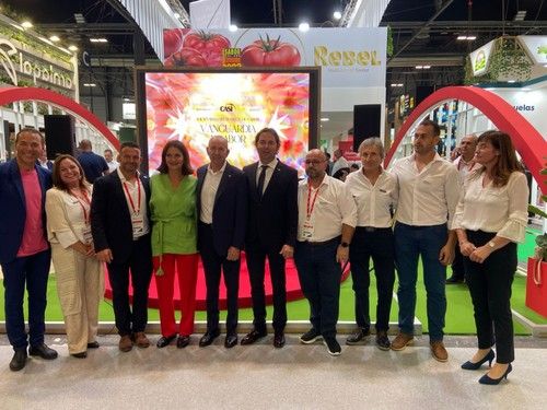Presidente de Casi, Antonio Bretones, con Samantha Vallejo.