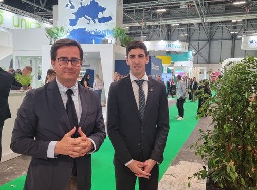 Alcalde y edil de Agricultura de El Ejido han recorrido la zona de Almería en este primer día de feria.