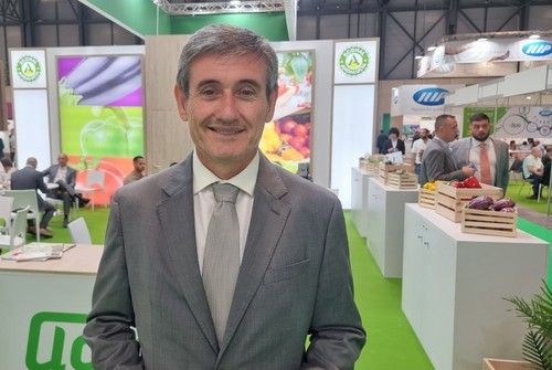 Manuel Cortés, alcalde de Adra, en su visita a Ifema.