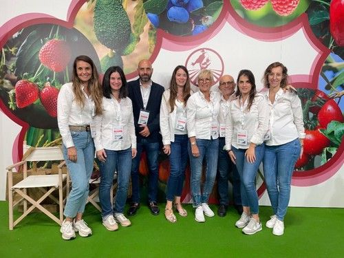 Equipo de Cultifort en su stand del pabellón 3.