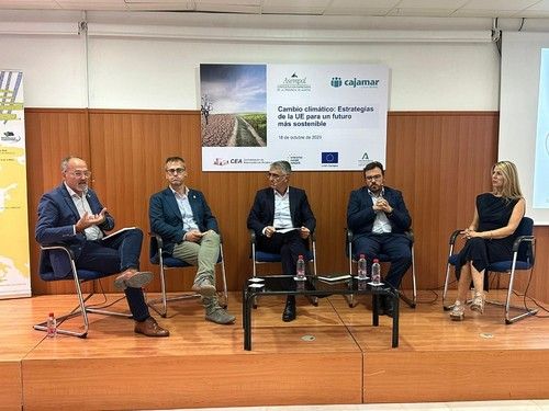 Momento de la mesa redonda donde se debatió acerca de varios temas relacionados con el cambio climático