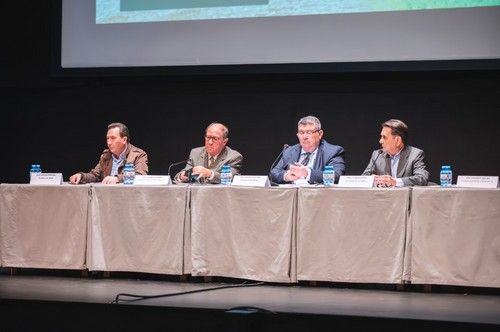 Mesa redonda acerca del agua como tema central