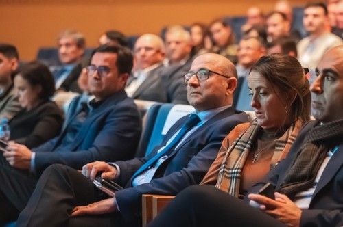 Autoridades durante la presentación