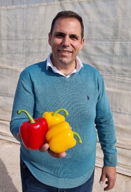 José Ramón Martínez Arnau, de BASF Nunhems, con algunas de las piezas de sus nuevos California