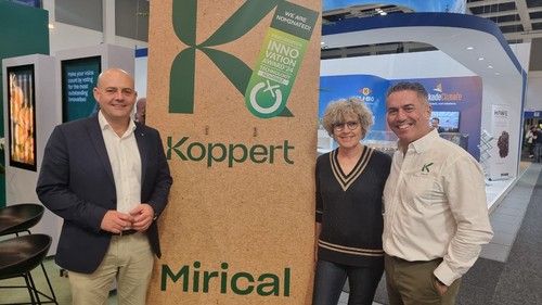Juan Miguel Rodríguez, Lola Gómez y Juan Carlos Rodríguez, de Koppert y Clisol Agro.