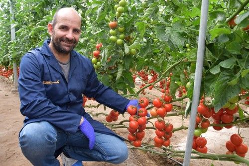 Juanmi Agüero muestra la producción de Caboluna