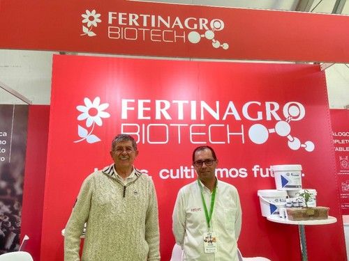 Parte del equipo de Fertinagro Biotech, empresa ubicada en el pabellón 2.