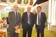 Juan Antonio Díaz Planelles, director general de Agroiris, junto al alcalde y al edil de Agricultura ejidenses.