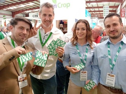 Cosmin Gaiger y Jorge Gómez, de Meridiem Seeds, y Alejandro León e Hiedra Muñóz, de CapGen Seeds