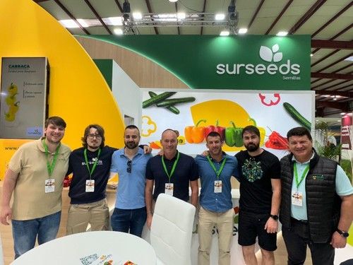 Parte del equipo de Sur Seeds en su stand