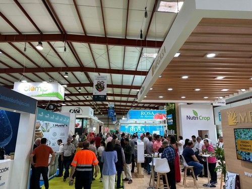 Pasillos llenos de gente en Expolevante