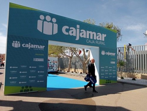 Cajamar da la bienvenida a los visitantes de la feria nijareña