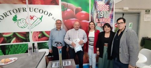 Juan José Ruiz de Hortofrucoop junto con amigos