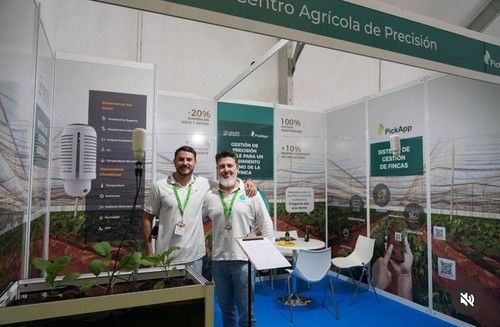 Equipo de Grofit en la feria