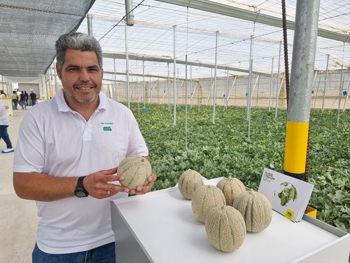 Juan Escobar es el agricultor propietario de la finca donde se realizaron las
jornadas de Semillas Fitó.