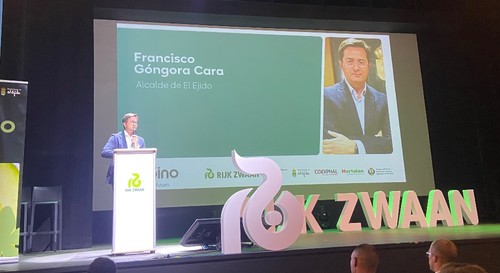 Francisco Góngora, alcalde de El Ejido, dio la bienvenida a los asistentes