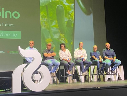 Meda redonda con todos los ponentes