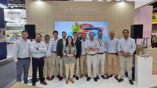 Gran equipo de Asfertglobal dispuesto a atender a sus clientes en Fruit Attraction.