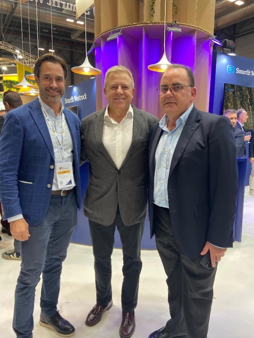 Ignacio Sevillano, ceo de Smurfit Westrock para España, Portugal y Marruecos; Enrique Guillén, gerente regional del sureste y Miguel Hernández, gerente general de Smurfit Westrock en Almería